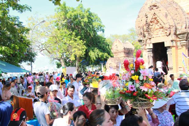 Ponagar Festival kicks off in Khanh Hoa