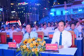 2023 나트랑-칸호아 (Nha Trang – Khanh Hoa) 바다 축제 개막식: 모던하고 매력적인 사운드와 라이트 파티